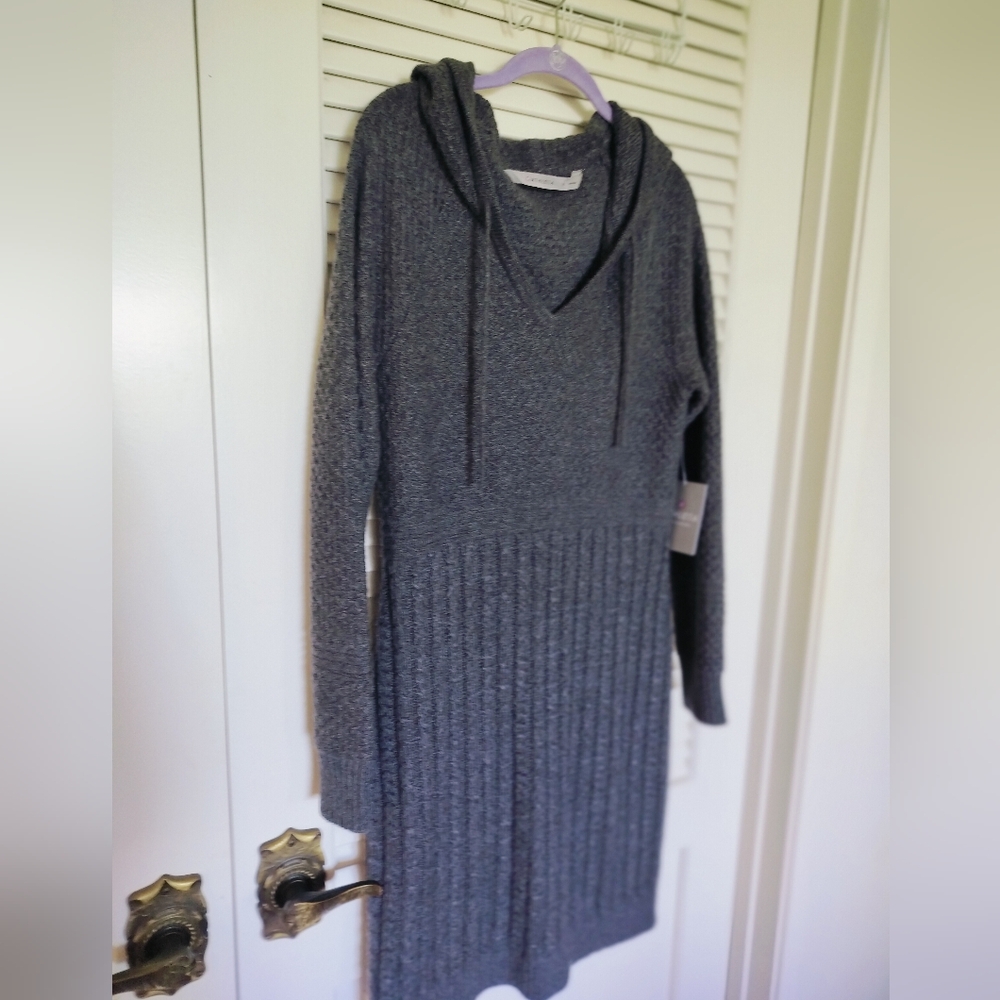 Athleta Charcoal Gray Hooded Cable Knit Dress 100% Merino Extra Fine Wool Medium